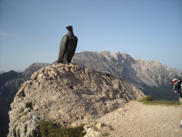 Monument to Chistomannos
and fork