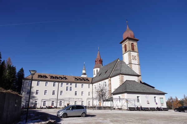 Maria Weissenstein
Santuario di Pietralba
svolta a destra