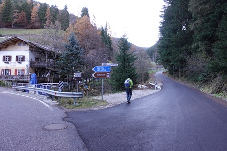 Unterradein
bivio destra
poi sinistra su ponticello