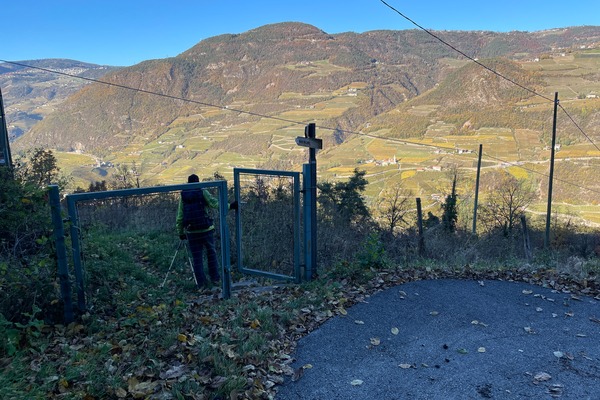 Bivio sinistra
per cancello Bivio sinistra
per cancello