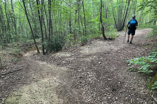 Bivio dritto
poi a destra Bivio dritto
poi a destra