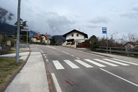 Attraversamento
poi bivio destra