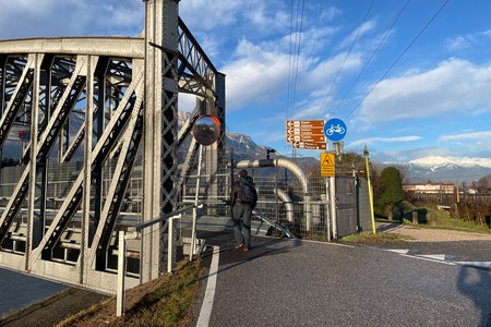 Bivio sinistra
e ponte