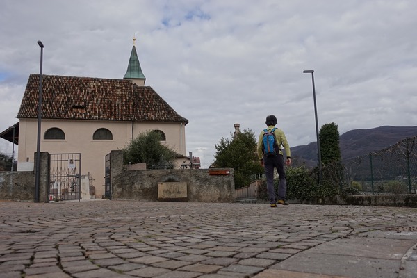 Chiesetta
tenere la destra