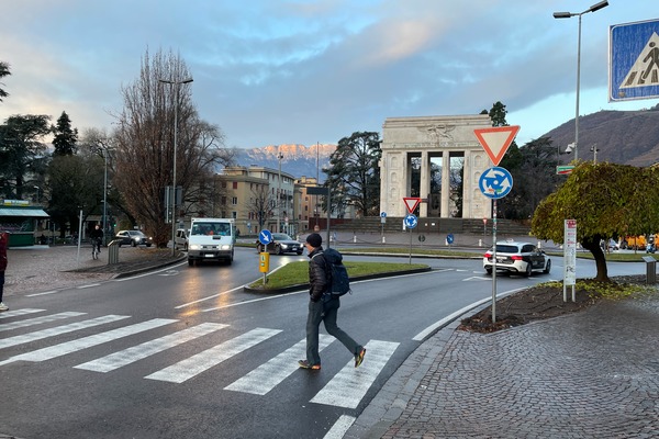 Piazza della Vittoria
attraversamento a sx