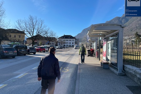 Piazza Rottenburg
sinistra poi destra