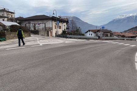 Deviazione sinistra
poi subito a destra